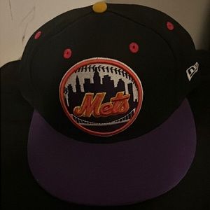 Never worn Mets SnapBack hat